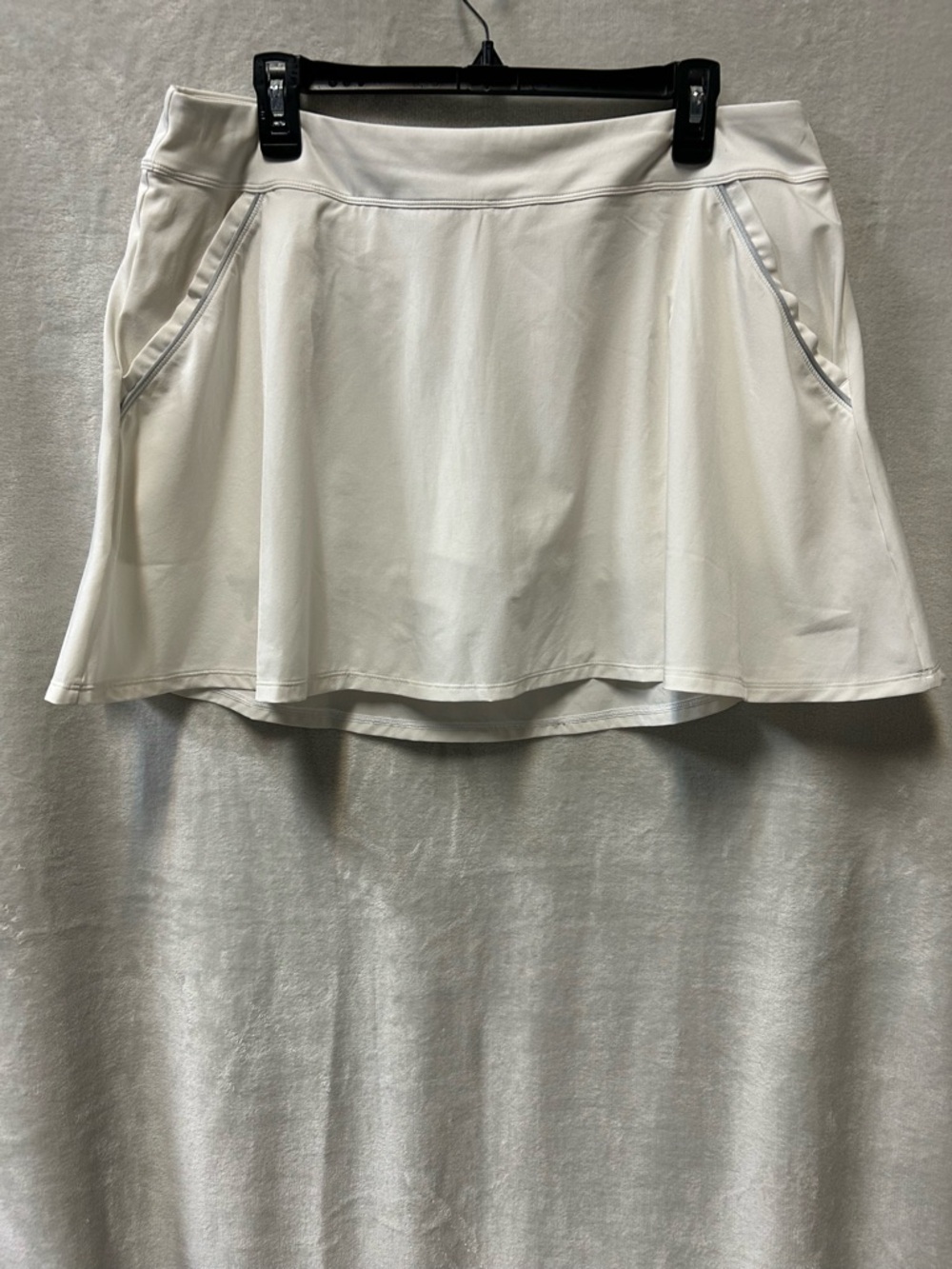 XL Under Armour White Women’s Tennis/Pickleball/Golf Active Skirt with Pockets